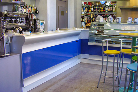 arredo e allestimento interno bar