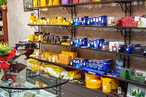 arredo negozio profumi
